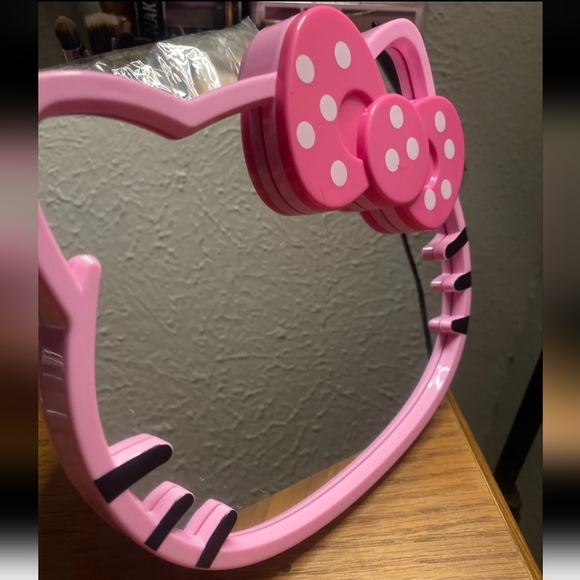 Hello Kitty Mirror w Brush Holder - Picture 4 of 13